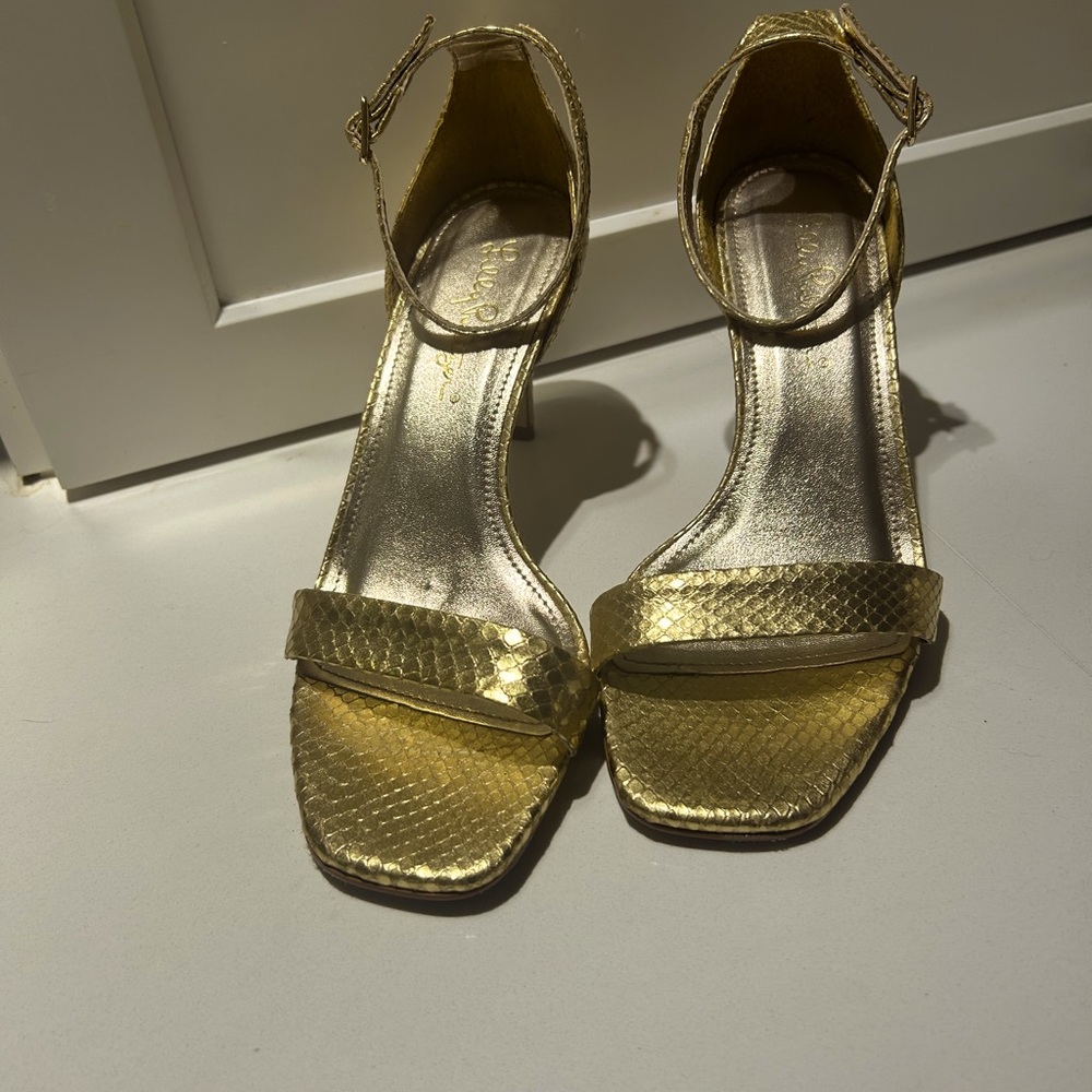 LILLY PULITZER GOLD SANDALS SIZE 7